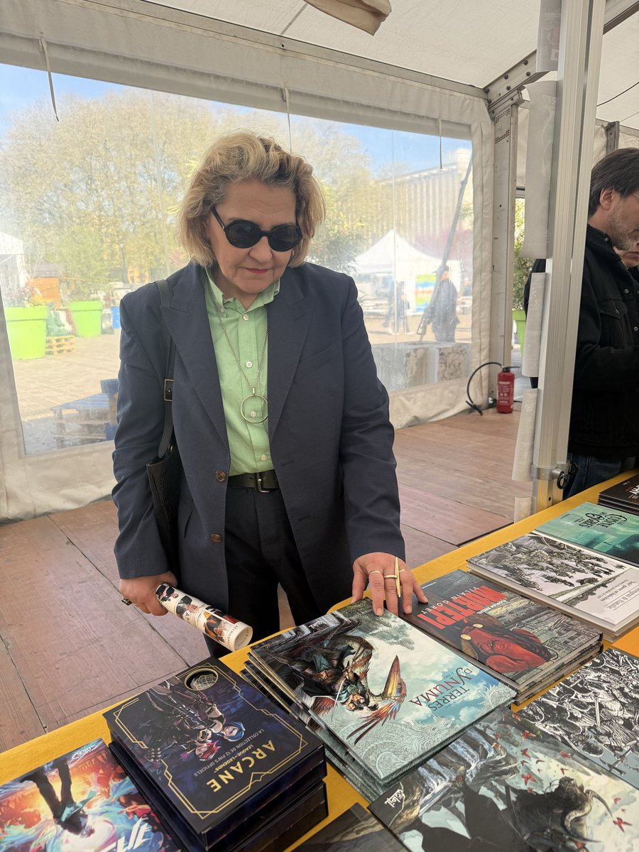 voinconmc's tweet image. Présente avec ma collègue J.Comte à la 39ème édition du festival du "livre à Metz" mais aussi à quelques pas de là au salon du livre militaire au cercle Mess. 
Merci aux auteurs, artistes, illustrateurs mais aussi aux organisateurs et à tous les bénévoles. 
#Metz