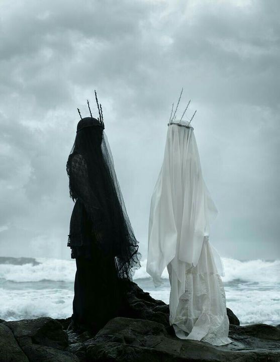 _ladyDEDRACA's tweet photo. Two sides of the same coin. 
Two souls sharing one mind. 
#foreverme https://t.co/6ZBNlneA8o
