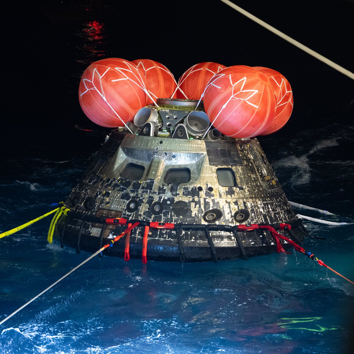 dpoddolphinpro's tweet photo. Dragon is Sleek, Soyuz is Classic, but Orion is in a league of its own.

She's a proper spaceship.

📷 @NASA https://t.co/CJ6N5E3Ira