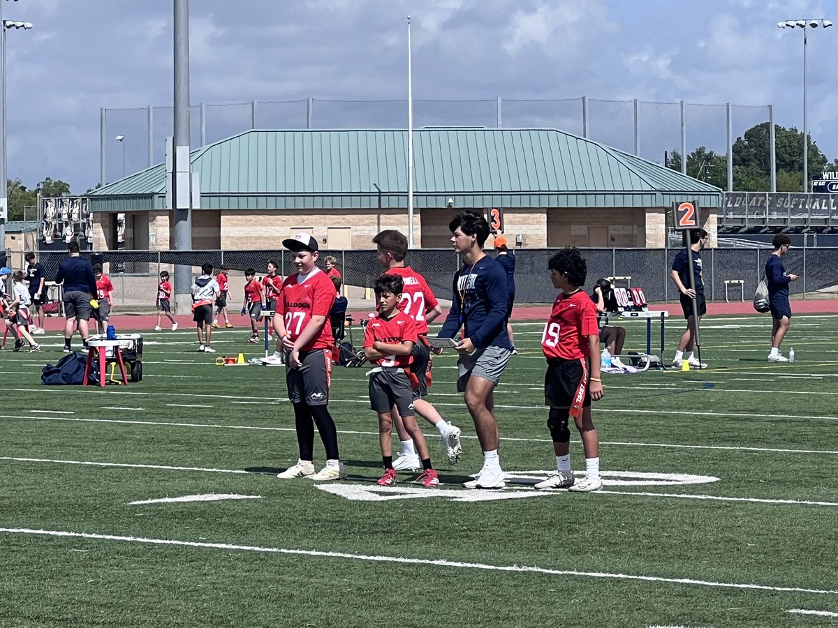WES_MrsRichards's tweet photo. From coaching jr high flag football to playing in his own 7v7 tournament later this afternoon. I 💙 football Saturdays with this kid and watching him grow as a leader. @KaydeRichards @gunnyrich2021 https://t.co/WKDq3VKWdS