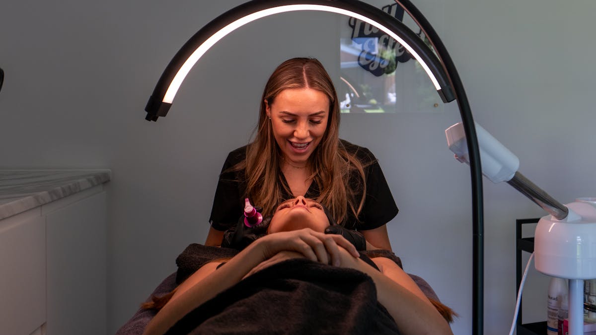 onlinedot's tweet photo. Modern Anti-Aging Treatments to Try

From microneedling to laser treatments, modern skincare has leveled up. ✨

Discover the most effective anti-aging treatments that actually work—and how to choose the right one for your skin.

https://t.co/FY64WMSiPm 

#AntiAgingTreatments https://t.co/vmb7NHsCcz