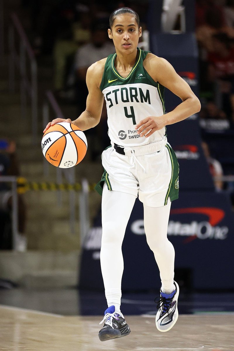 WNBA on ClutchPoints tweet media