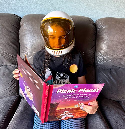 pragmaticmom's tweet image. Children's Books About Space buff.ly/TYGV6Rb via @alldonemonkey #ReadYourWorld #space #KidLit