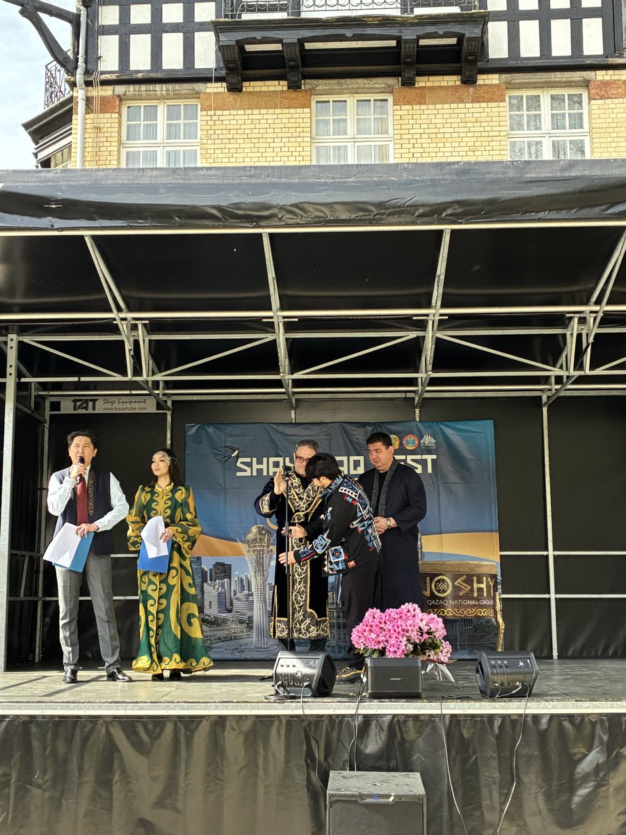 Yelena214's tweet photo. Memorable and colorful celebration of Nauryz as a part of Shanyraq Fest Brussels initiative, thanks to H.E.Ambassador of Kazakhstan Roman Vassilenko! The Kazakh Yurt was our queen! https://t.co/cC4KGNQFrg