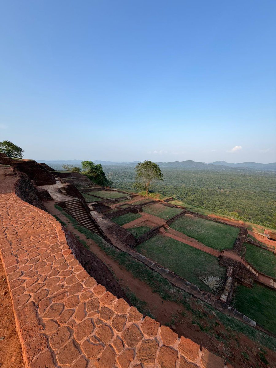 TraderxVersuz6's tweet image. #srilanka bu sene tatile gitmek istediğim ülkeler arasında . Ama bir yanım #bali #phuket git diyor . Şuan bir dostum Sri lankada 

Siz olsanız hangi ülkeyi tercih edersiniz . #tatil 

Çünkü aynı paraya Türkiye’de tatil yapmaktansa yurt dışında tatili tercih ederim 

#turizm