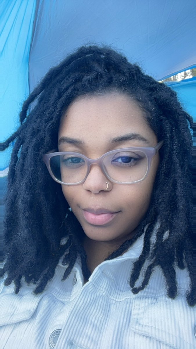goddess_ladyee's tweet photo. My locs look so good! 😊 https://t.co/GF2L3KSgq0