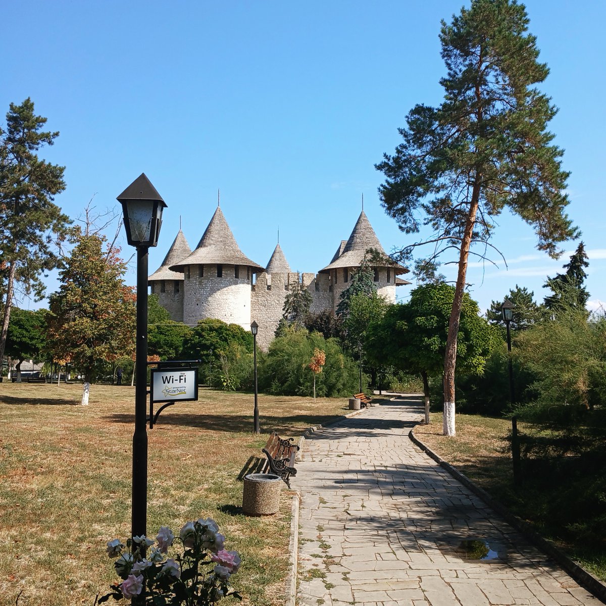 SergeBulat's tweet image. Returning to Soroca Fortress years later with microphones instead of memory alone.

A place known since childhood, now heard differently:
stone, wind, distance, resonance.
Some places remain engraved in the body.

More from inside soon.

#FieldRecording #Moldova #Soroca