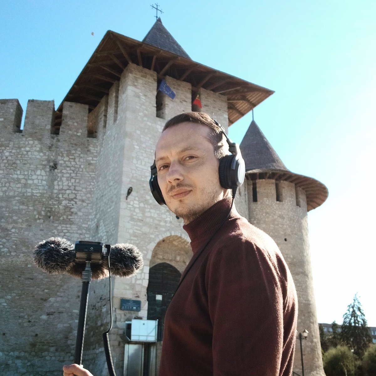 SergeBulat's tweet image. Returning to Soroca Fortress years later with microphones instead of memory alone.

A place known since childhood, now heard differently:
stone, wind, distance, resonance.
Some places remain engraved in the body.

More from inside soon.

#FieldRecording #Moldova #Soroca