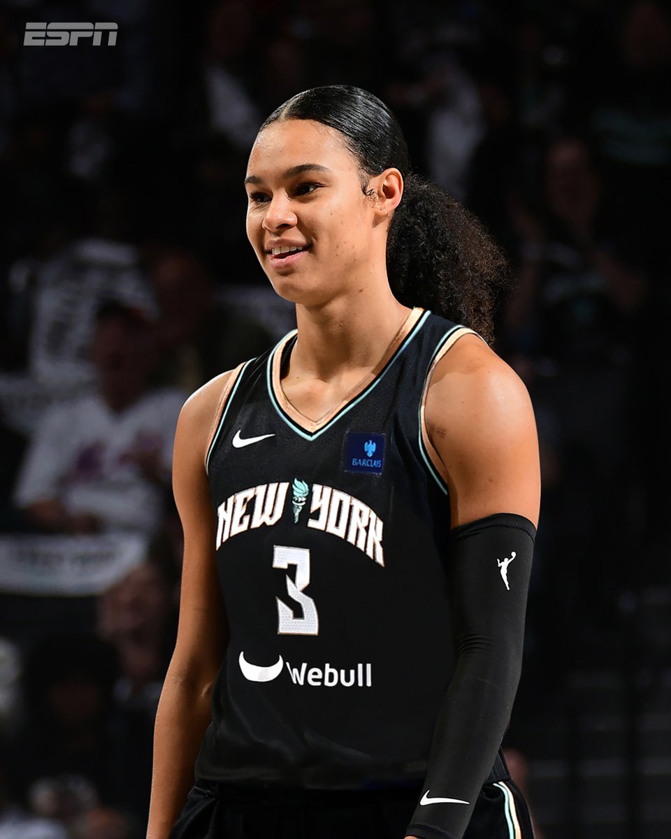 espnW tweet media