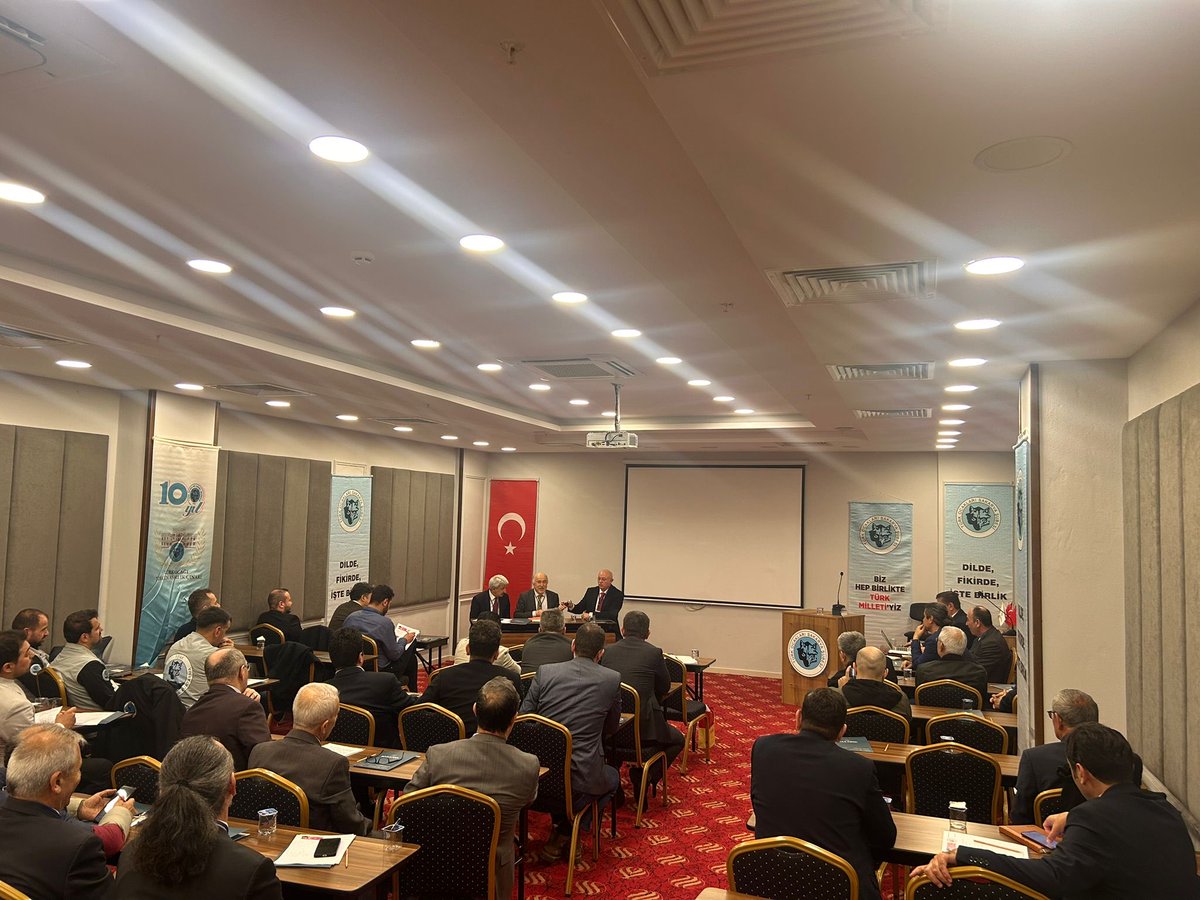 turkocaklari's tweet photo. Türk Ocakları Bölge Toplantılarının ikincisi, 11 Nisan 2026 Cumartesi günü, Sakarya Şubesinin ev sahipliğinde, yapıldı. 

Genel Başkan Prof. Dr. Mehmet Öz'ün Türkiye ve dünya gündemine dair açılış konuşmasından sonra Şube Başkanları ve Temsilciler, Şube faaliyetleri hakkında bilgi verip gündeme ilişkin görüşlerini paylaştılar.