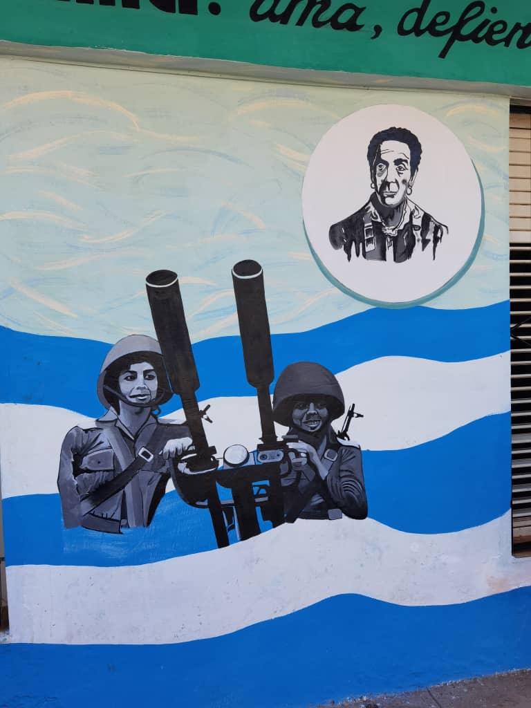 blanco_yan72's tweet photo. Hoy la comunidad Granma engalana su entorno con la inauguración del mural "Las Marianas" gracias por la invitación #LaLisa https://t.co/v8Oo4PscVn