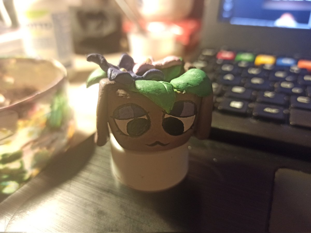 angelgiuli4's tweet photo. Making this little statue of Bassie, she's so cute!! 
#Dandysworldroblox #Dandysworld https://t.co/9PI5tmPJRI