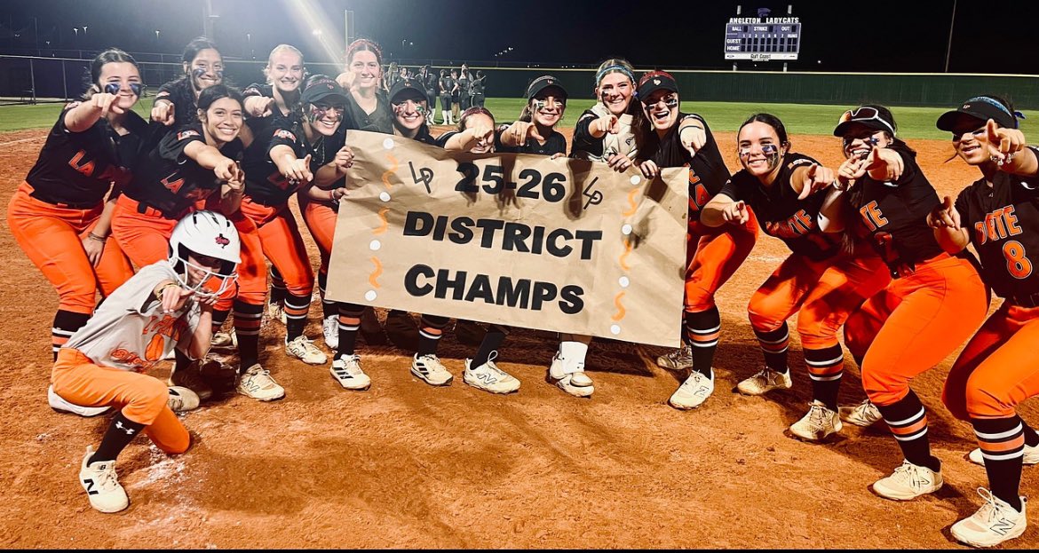 Delilah_R02ales's tweet image. Clinched 20-5A District Championship after last nights W! 🧡🤍🐾 1 more district game left then Playoffs. Still a lot of unfinished work left!!

#districtchamps #grinding #LaPorteSoftball #LPStrong