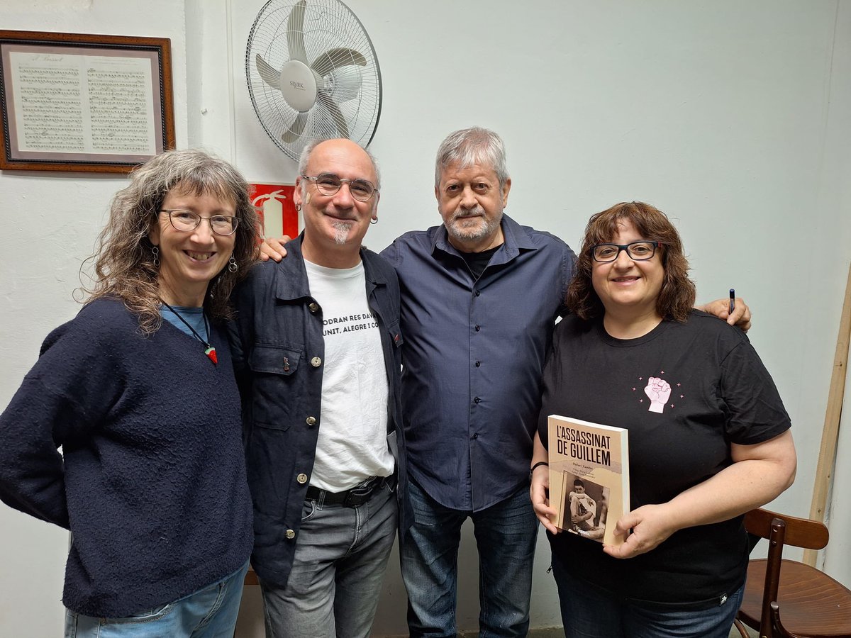 Iniciativavlc's tweet photo. Fa 33 anys que el feixisme ens va arrabassar Guillem Agulló i el poder judicial no va fer justícia. 

Hui continuem plantant cara a l’odi i defensant la democràcia. 

#NiOblitNiPerdó https://t.co/xwseCVZ2Aa