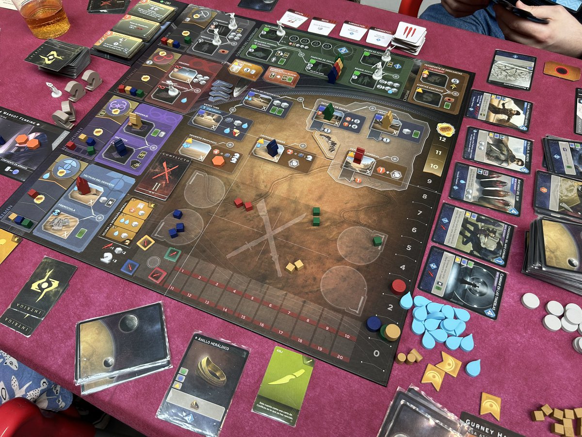 TaiKuken's tweet image. Y continuamos con un #DuneImperium en @asturludicas . 

Primera vez a este juego. Veamos cómo se nos da.

#bgg #boardgames #juegosdemesa #asturludicas #candas