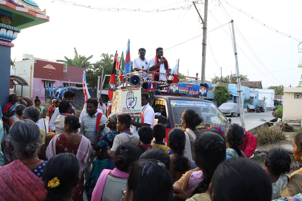 leninprasathiyc's tweet photo. எழுச்சித் தமிழர் அண்ணன்.திருமாவளவனின் ஆதரவு பெற்ற சின்னம் ✋ கை சின்னம்......

பாசிசத்தையும் அதன் அடிமை அதிமுக வையும் கடுமையாக எதிர்த்து நிற்பதில் இந்திய அளவில் முன்னனியில் நிற்பவர் அண்ணன் திருமா அவர்கள்.

#Vote4Congress 
#leninprasathforthuraiyur https://t.co/EXk1O4onkN