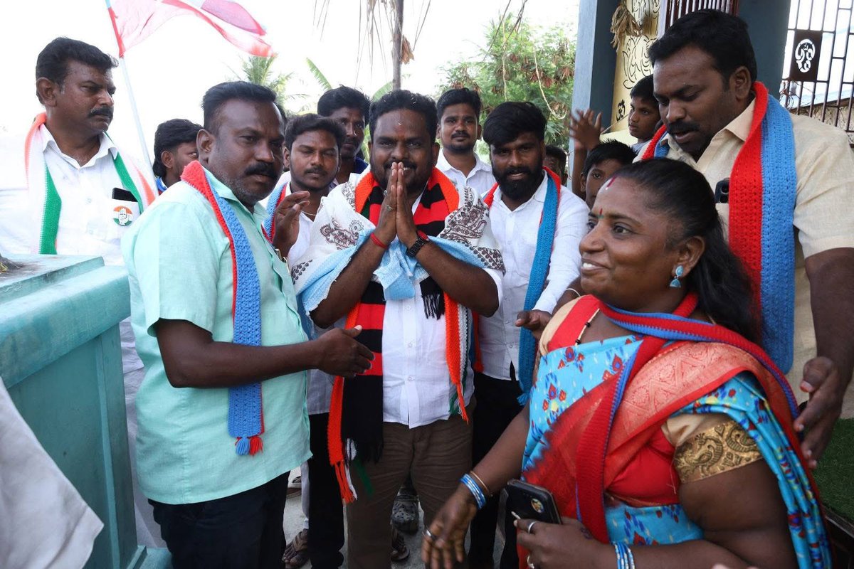 leninprasathiyc's tweet photo. எழுச்சித் தமிழர் அண்ணன்.திருமாவளவனின் ஆதரவு பெற்ற சின்னம் ✋ கை சின்னம்......

பாசிசத்தையும் அதன் அடிமை அதிமுக வையும் கடுமையாக எதிர்த்து நிற்பதில் இந்திய அளவில் முன்னனியில் நிற்பவர் அண்ணன் திருமா அவர்கள்.

#Vote4Congress 
#leninprasathforthuraiyur https://t.co/EXk1O4onkN