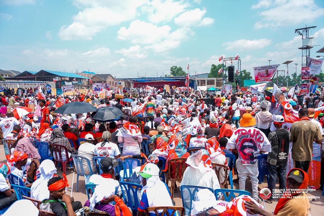 ofelo14's tweet photo. FÉDÉRATION NATIONALE DES JEUNES

Sans surprise, la Jeunesse de l’UNC fait carton plein au Terrain Assosa ce samedi 11 Avril 2026.
La Jeunesse Kamerhiste a littéralement arrêté le temps sur Kinshasa.
Ce grand Meeting sous la Coordination du Vice-président @RemyBongungu vient confirmer à nouveau que le parti cher à l’Honorable @RemyBongungu est une véritable machine politique.
Avec la participation du Secrétaire Général @BillyKambale1 comme invité spécial, les Jeunes, cadres et militants de toutes les structures de l’UNC ont renouvelé leur loyauté au Président National @VitalKamerhe1 et réitéré un soutien indéfectible aux actions du Chef de l’État, son Excellence @fatshi13 
Le Président @yvesnswal a fait une communication claire soulignant que l’UNC et son Président National demeurent derrière le Président de la République.

L’UNC, au-travers sa Jeunesse lance ainsi un message fort, qu’elle maintient sa position de deuxième force politique du pays.

La machine tourne en plein régime !

Cellule de Communication - FNJ
@Bibishe6 @OmbaKasongo @YvesBuya1 @wembi_steve @TopCongo @RFIAfrique
