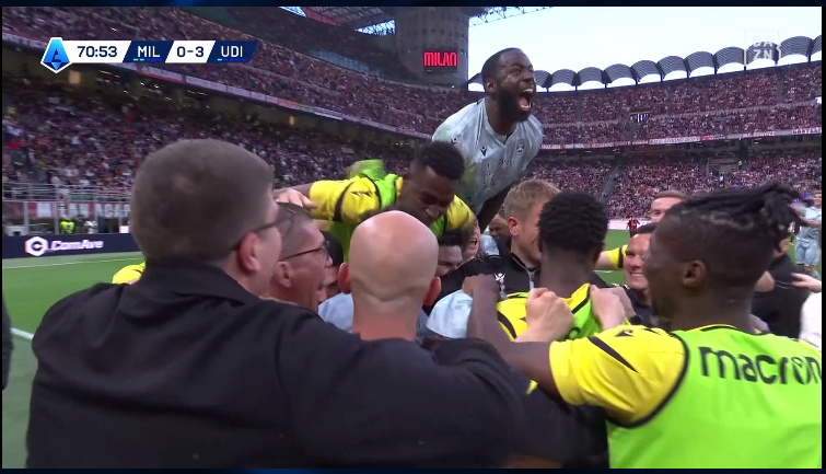 LA CLAQUE A SAN SIRO 💥

Doublé d'Atta avec une finition clinique pourr le 3-0 #MilanUdinese