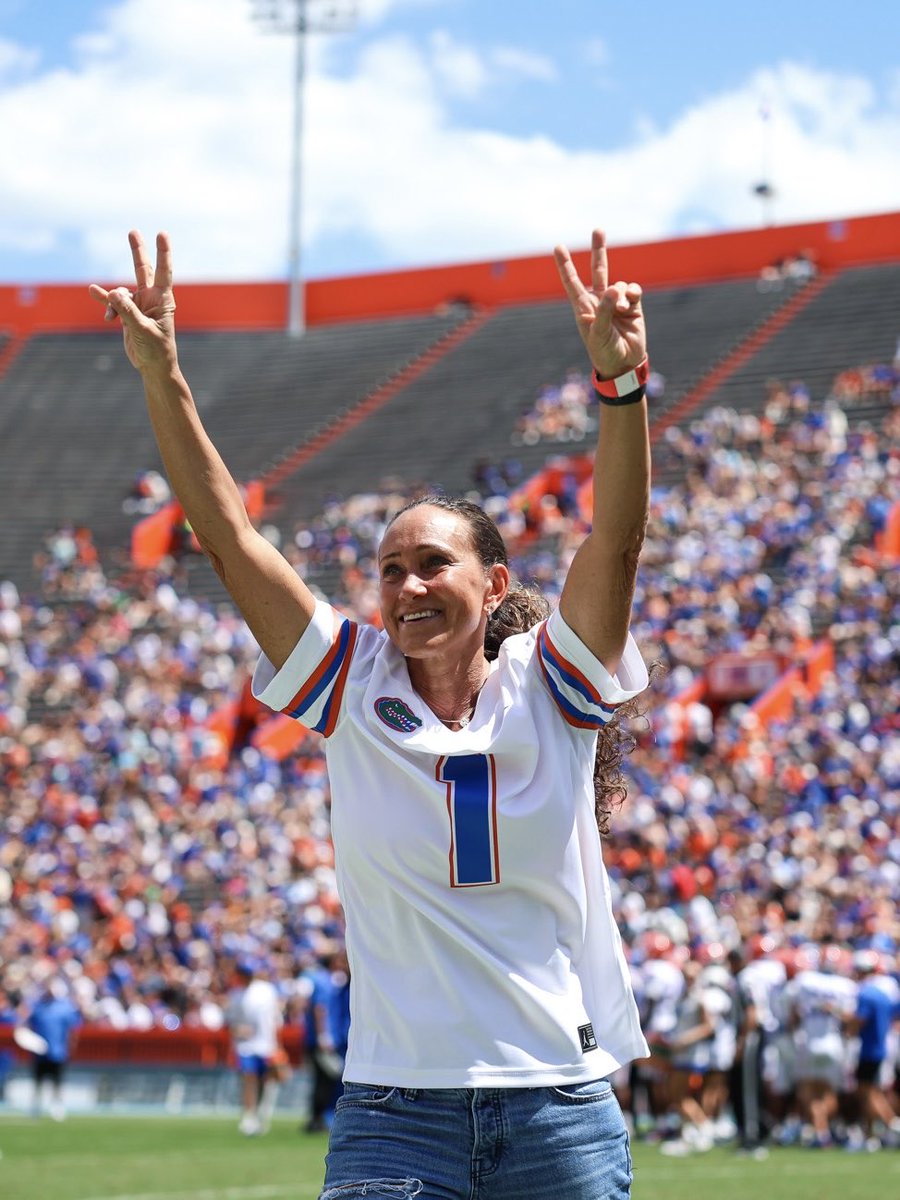 GatorsWBK's tweet photo. Coach is feeling right at home🏡 https://t.co/wQRZdjKjeT