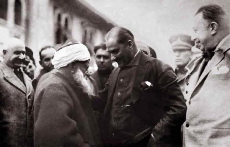 NaimBaburoglu's tweet image. Atatürk: “Laiklik, sadece din ve dünya işlerinin ayrılması demek değil; vicdan, ibadet ve din özgürlüğü demektir.”
Türkiye; Irak, Suriye, Afganistan   olmamışsa Laiklik sayesindedir. Değerini bilelim.
Büyük Atatürk’ü saygı ve minnetle analım.
Cehalet bilinçli bir tercih.
#ATATÜRK