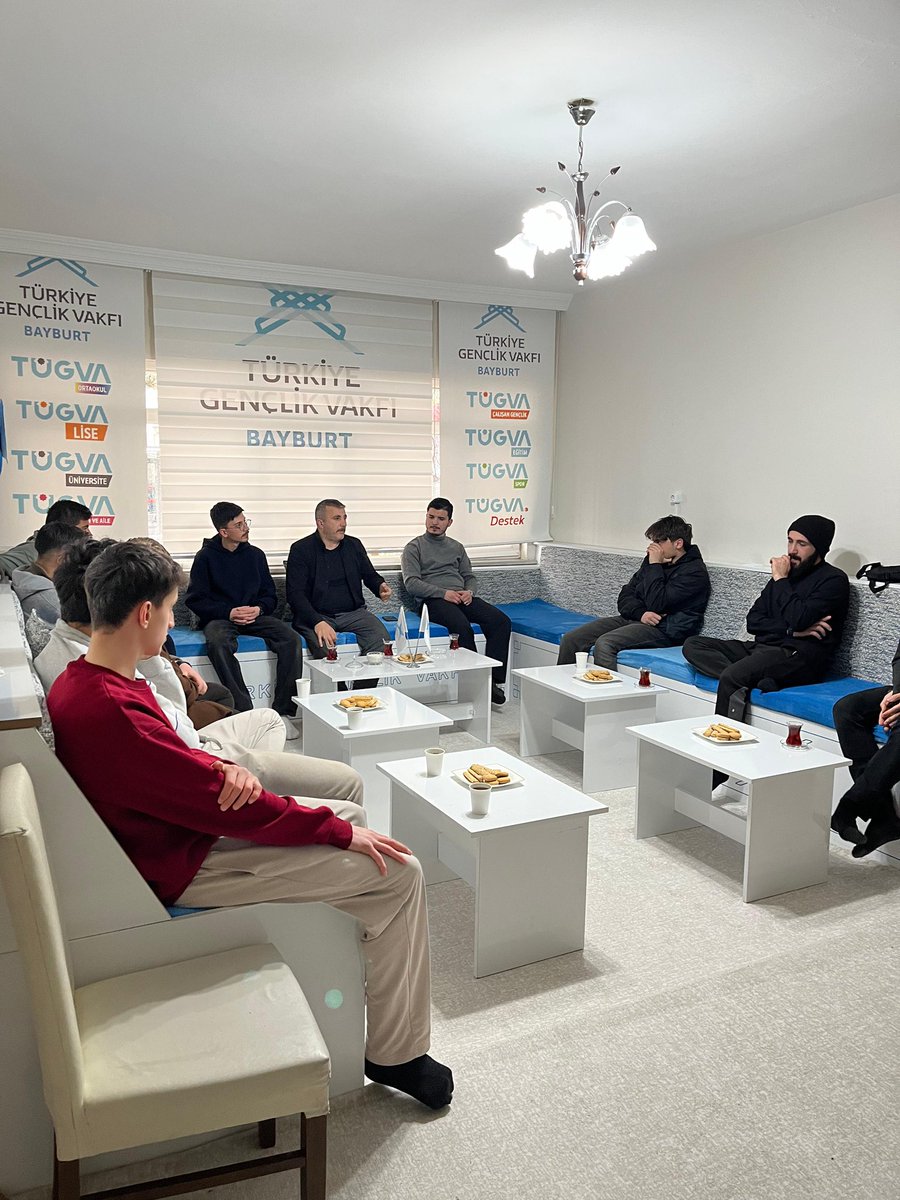 TugvaBayburt's tweet photo. Eğitim ve Kariyer Koordinatörlüğümüzün 

Velhasıl Sohbetleri’nde, Hasan Bayar hocamızla “Müslüman Bir Genç Nasıl Yaşamalı?” konusunu ele aldık.

İnanç, ahlak ve hedef bilinci üzerine verimli bir sohbet oldu .

Velhasıl; mesele genç olmak değil, gençliğini doğru yaşamaktır. https://t.co/7EtFqa8RXc