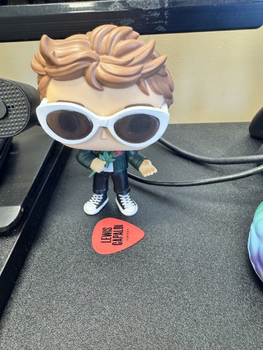 kellifisher's tweet photo. Officially 4 days till I see Lewis Capaldi in Philly let’s hope I get to meet him in Philly or NYC #americassweetheart #lewiscapaldi https://t.co/jefZbJvMQh