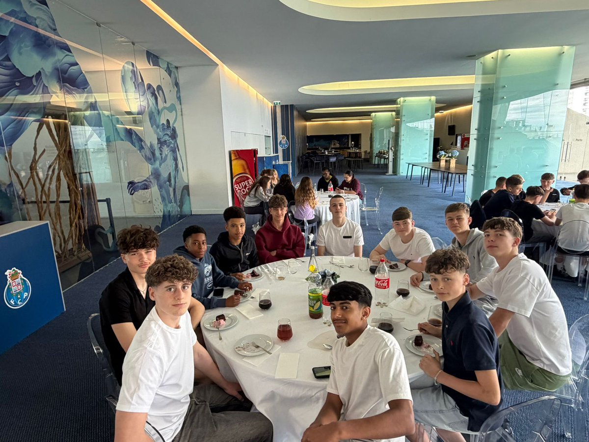 StreetlyPE's tweet photo. Lunch with a view before we head off on the stadium tour and museum visit! https://t.co/nupJiRHxyG