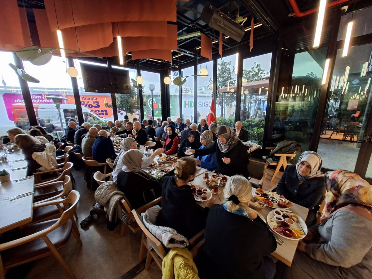 SaadetIstanbul's tweet photo. Saadet Sahada programı Genel İdare Kurulu Üyemiz Yılmaz Bayat’ın katılımı ile Kadıköy ilçemizde gerçekleşti. https://t.co/2y74VLxrkM