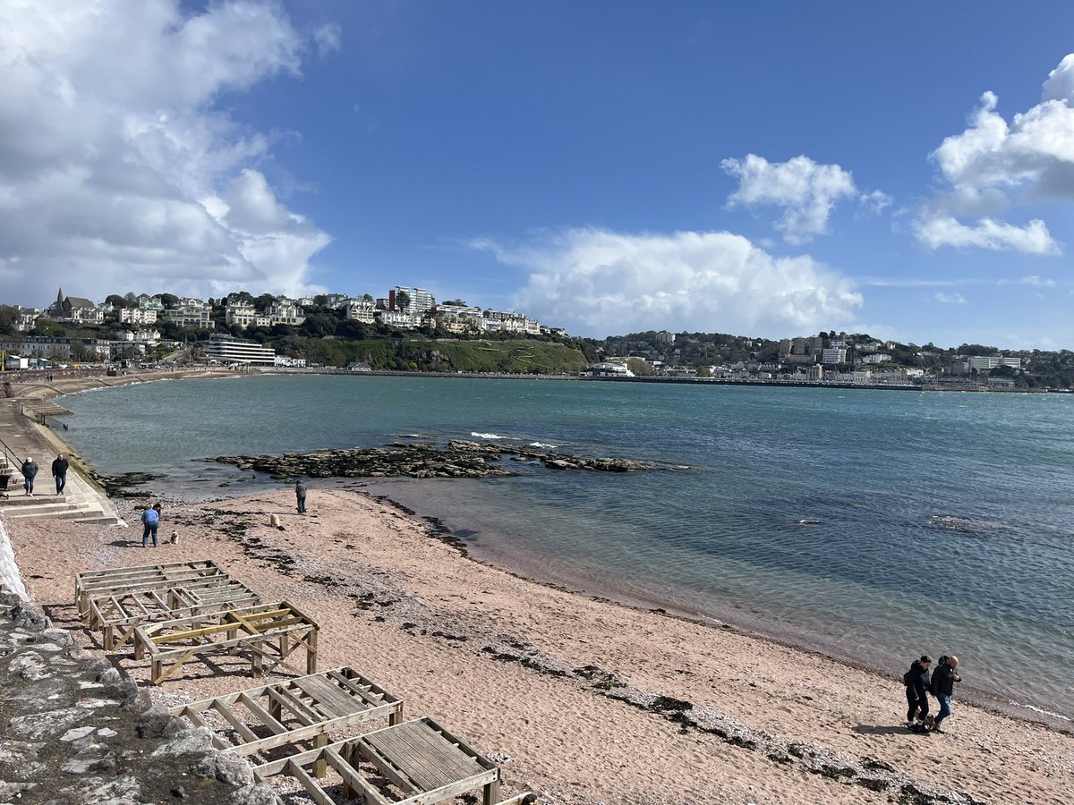 Ward2Fiona's tweet photo. #Torquay a cold 🥶 and very Breezy Day but how nice does the Bay look #Torbay #Torquay https://t.co/XqWktMDLvw