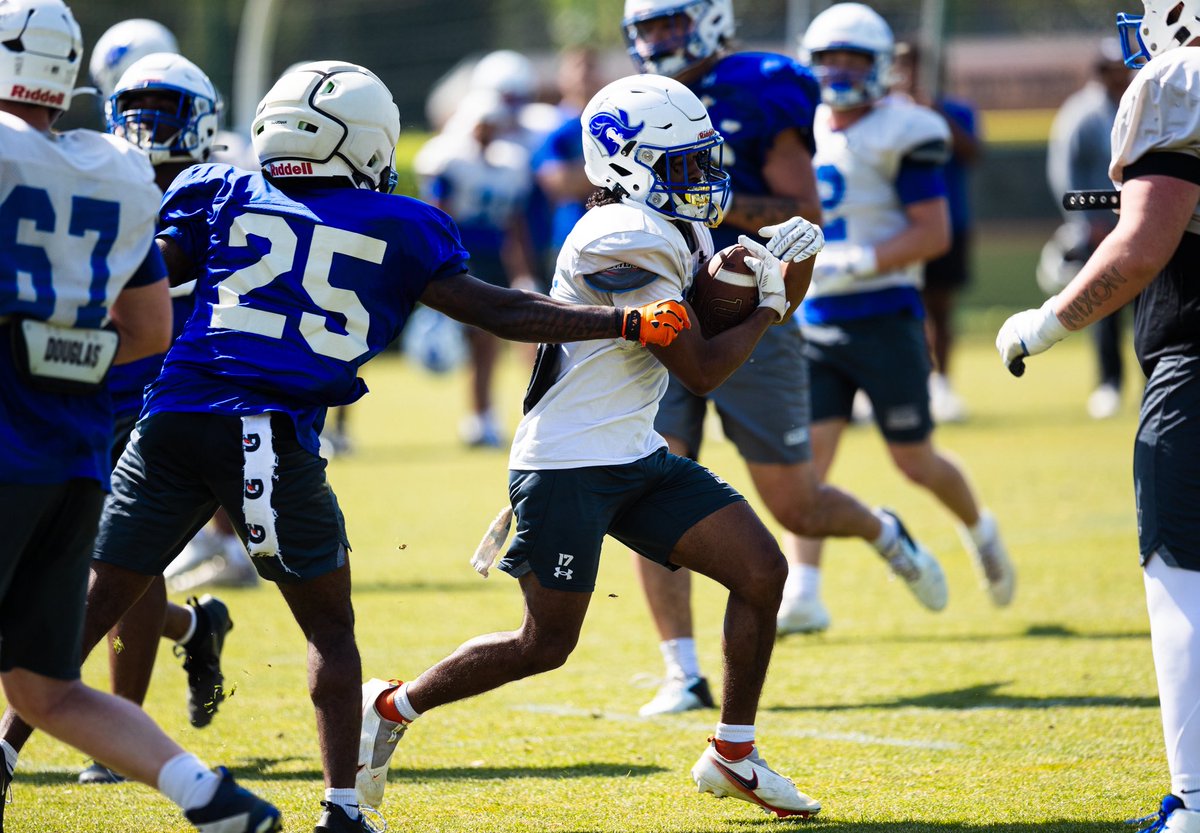 cnu_football's tweet photo. Spring ball action ⚓️

#mantheship | #cnufootball | #d3fb https://t.co/k92JrRtJpG