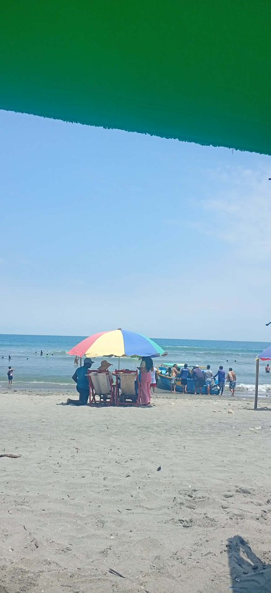 Alcoholizsrse es bueno, pero en la playa aún mas