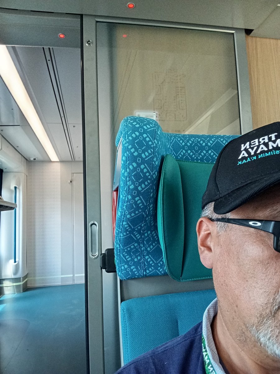 arzate_22's tweet photo. Que porque somos #Chairos no podemos viajar 😃 y menos en #ClasePremier jajaja #Pndjos
#TrenMaya 🤣😂🤪
#OposicionMasPendjaHaExistido https://t.co/07uCuCEqBh