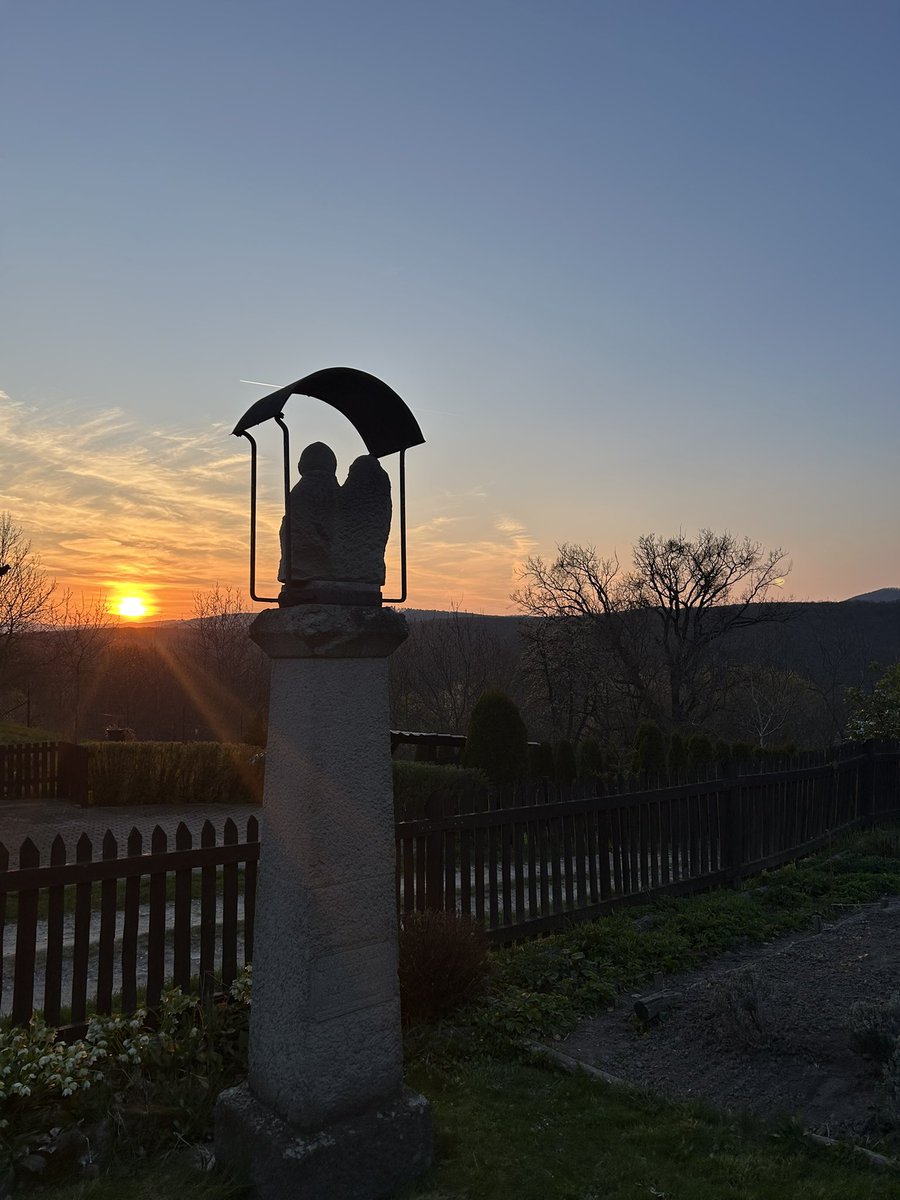 IBrockova's tweet image. #Strength &amp;amp; #Power of #Spring 
Always. 💚☀️🌷🌸🐝🍀
Maison de campagne 
#Beautiful #Slovakia 🇸🇰