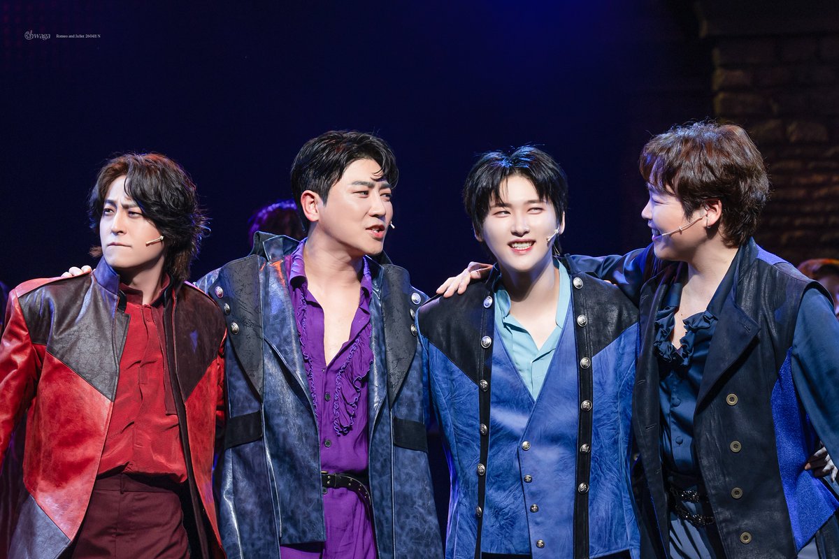 260411 밤 로미오와 줄리엣
𝑻𝒀𝑩𝑨𝑳𝑻 • #김순택
𝑴𝑬𝑹𝑪𝑼𝑻𝑰𝑶 • #박민성
𝑹𝑶𝑴𝑬𝑶 • #우빈
𝑩𝑬𝑵𝑽𝑶𝑳𝑰𝑶 • #김현수

너무 짧은 우리 인생
겁먹지마, 맘껏 외쳐 .ᐟ

그들에게 보여주자,
자유 향한 저항의 춤 .ᐟ