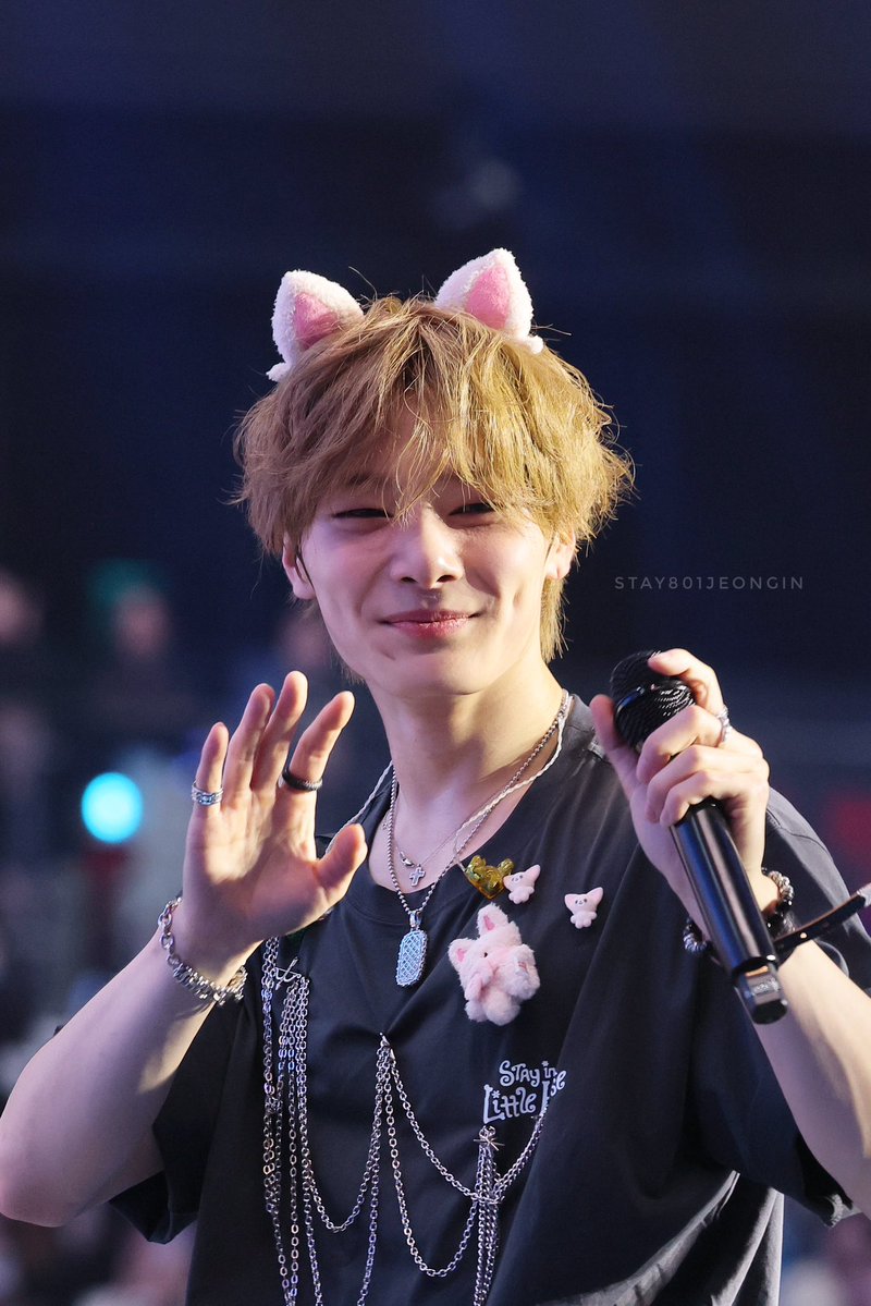 Jeongin pics tweet media