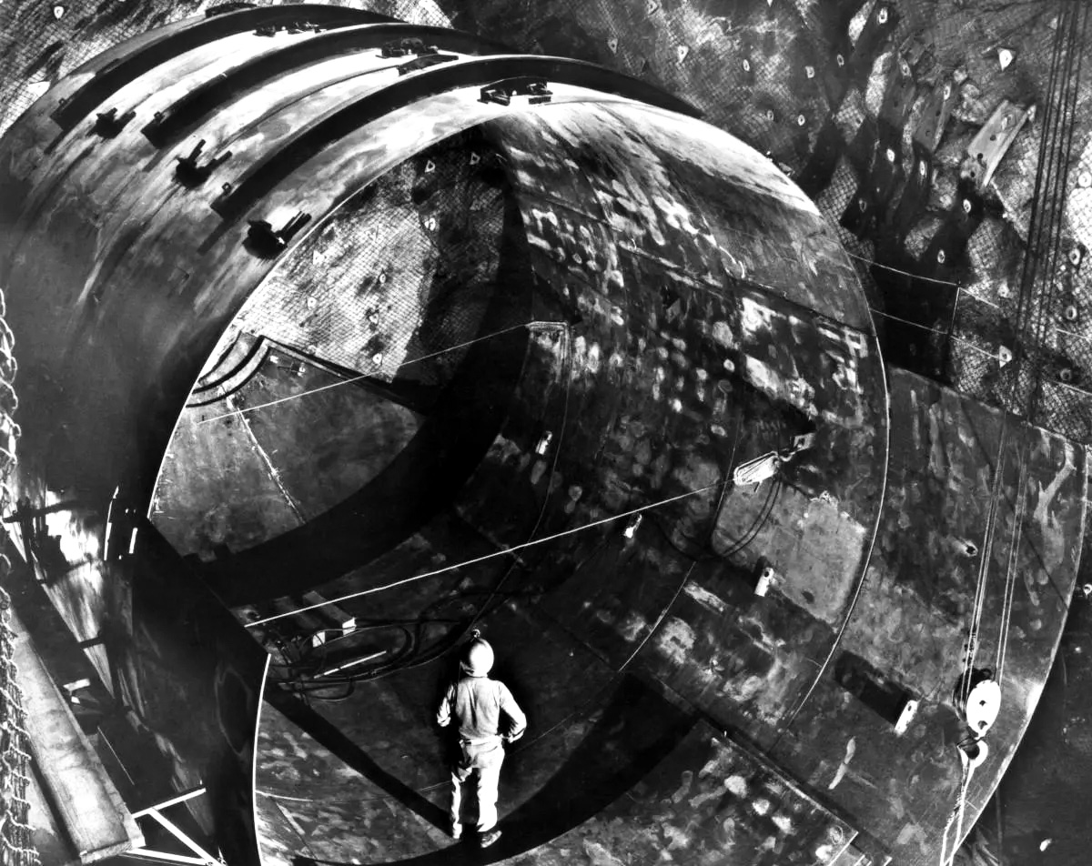 QuantaMagazine's tweet image. In the late ’60s, the cavernous neutrino detector in the Homestake Gold Mine near Lead, South Dakota, picked up the first hints that neutrinos were oscillating from one form to another as they traveled. quantamagazine.org/experiments-ri…