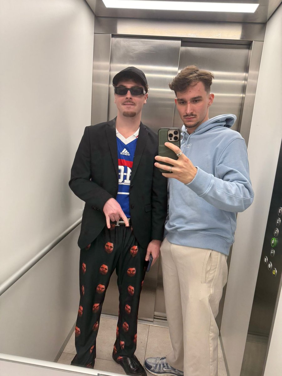 kikitossX's tweet photo. @teufeurs je n’ai pas à me justifier sur « pourquoi tu devrais me choisir », une image vaut 1000 mots. 
Le voyage se fera avec mon grand bonhomme @kurteseun à Malte, on va éteindre le croupier. https://t.co/gSYyQBi8OD