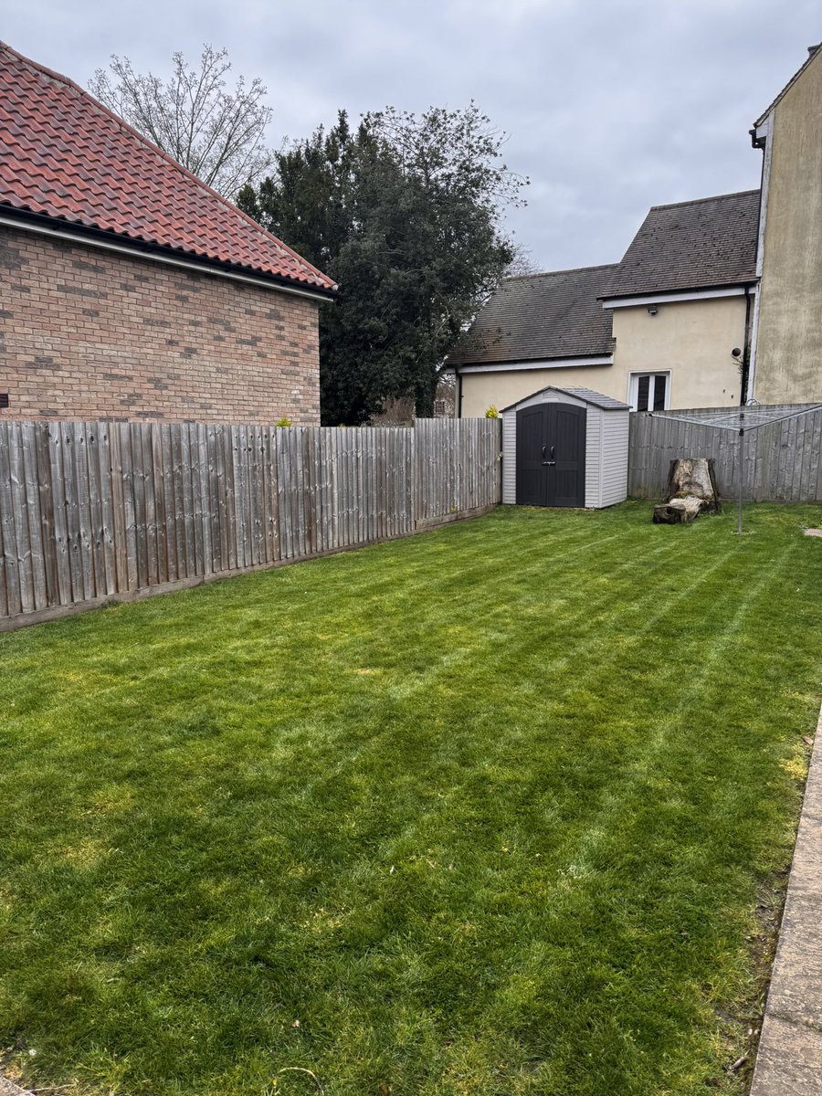 DH_Maintenance's tweet image. Another busy day #tidy cuts first thing before the #communal #lawn another now in need of a #feed 👍