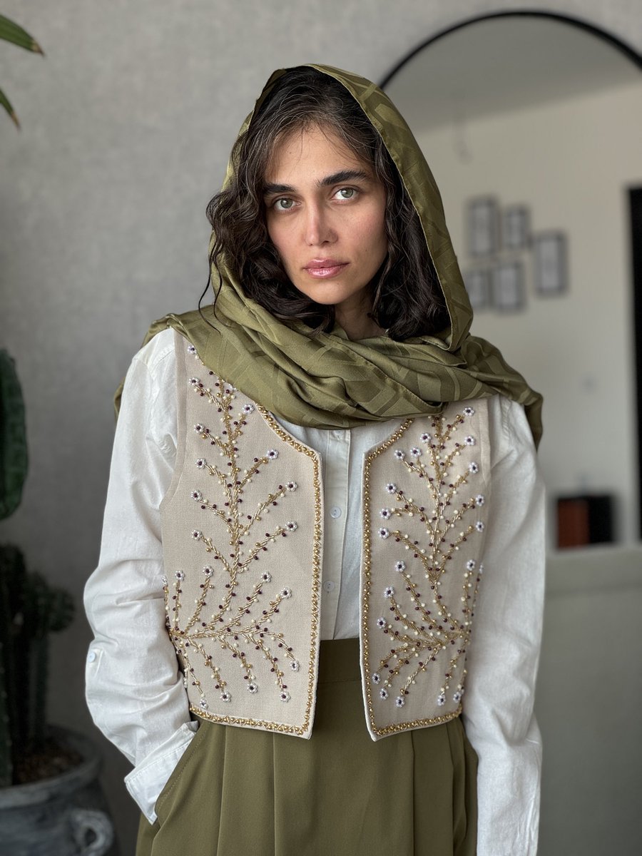 لی لا tweet media