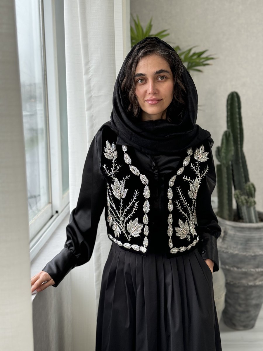 لی لا tweet media