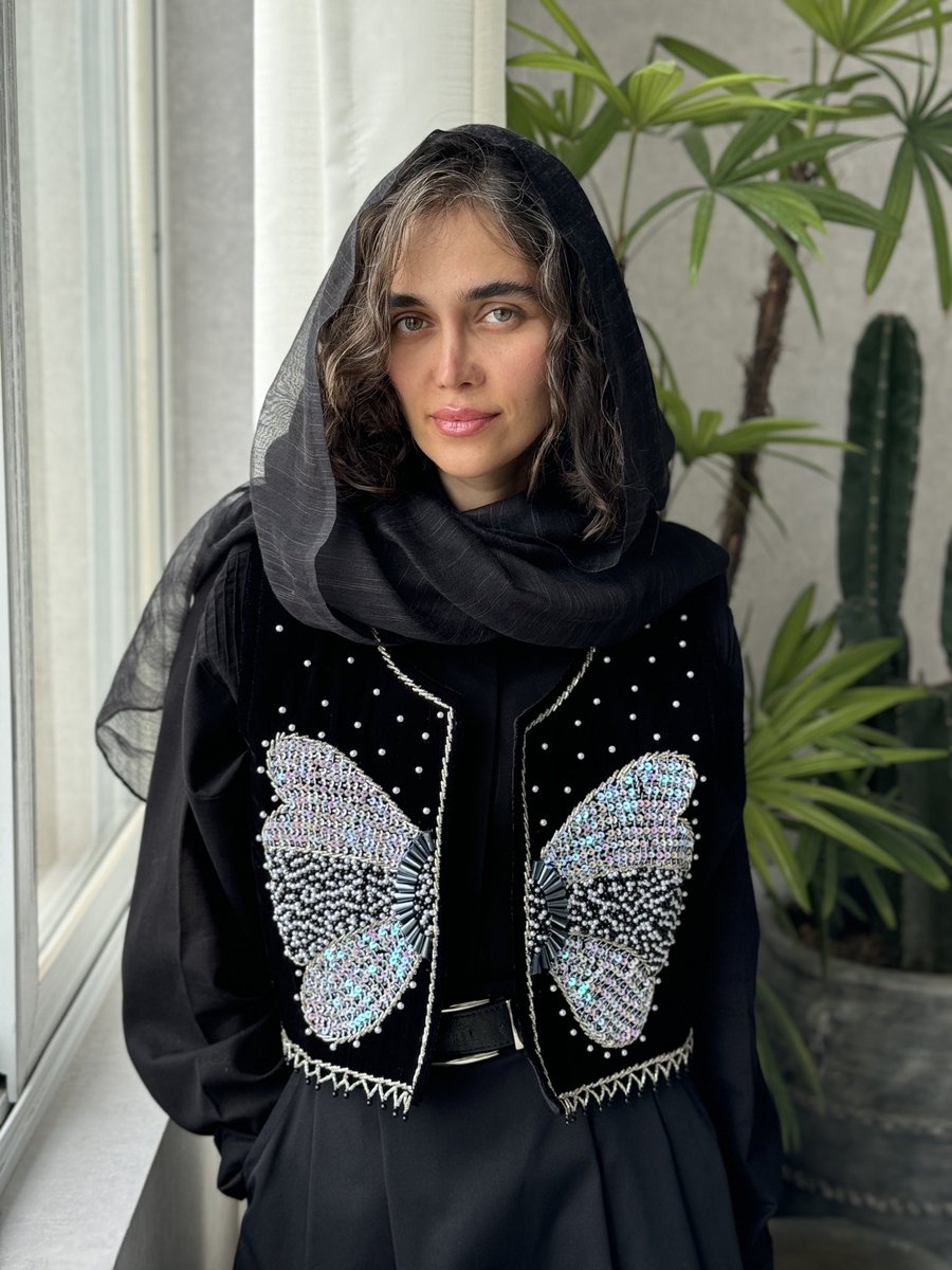 لی لا tweet media