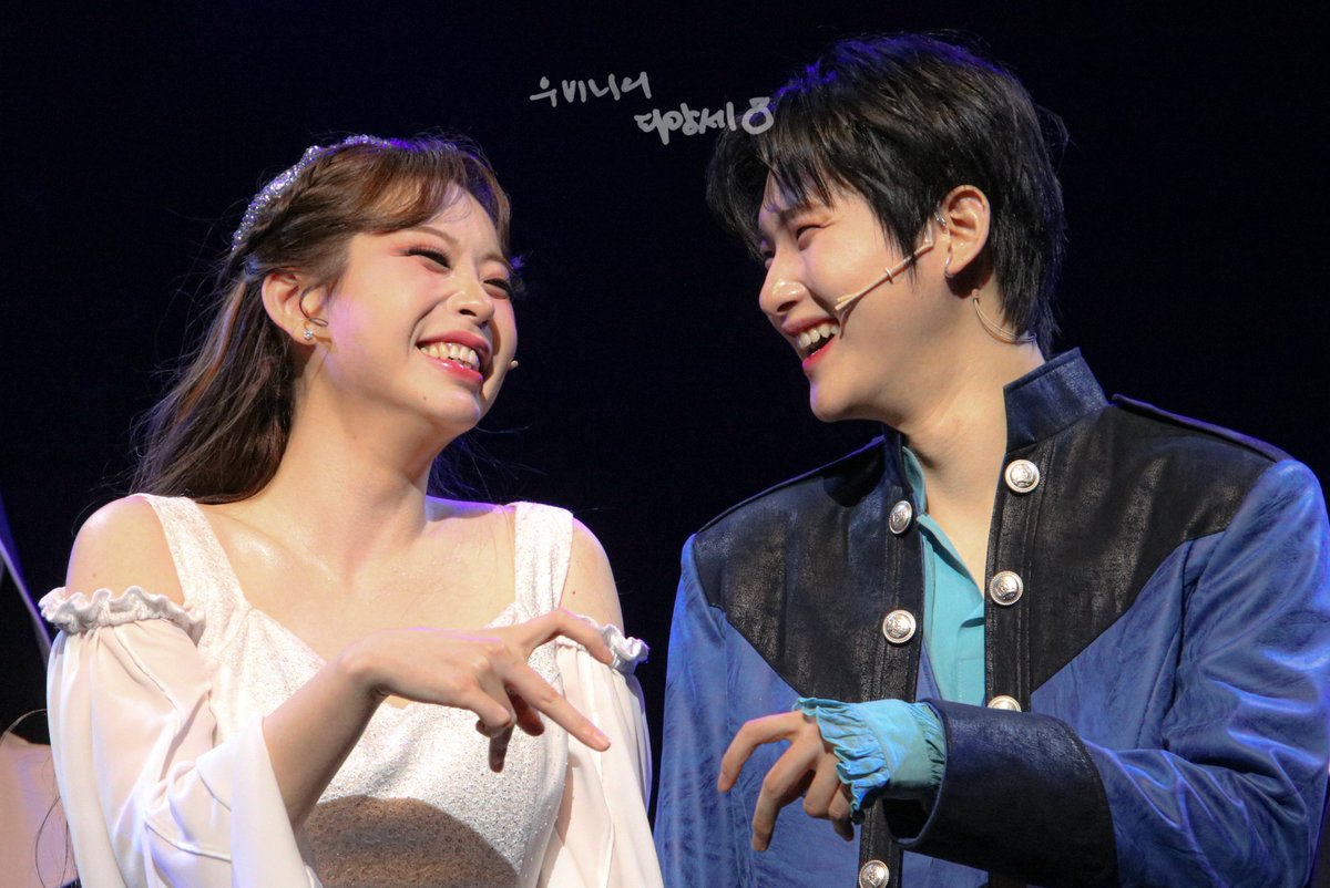 260411 로미오와줄리엣 커튼콜

귀엽당₍ᐢᵒ̴̶̷̥́  ·̮ ᵒ̴̶̷̥́ ᐢ₎🤍

#크래비티 #우빈