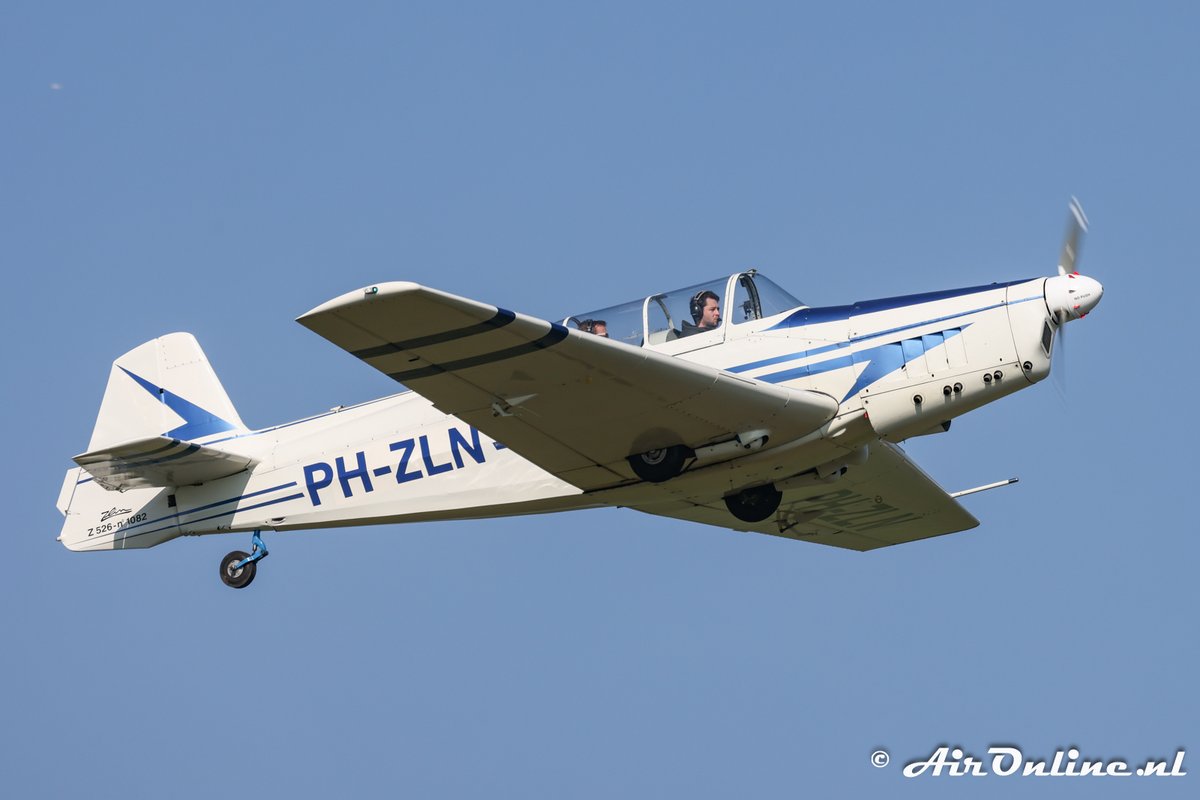 bjfloor's tweet photo. PH-ZLN Zlin Z.526 Trenér Master maakte zijn eerste ‘rondje Nederland’
Story:
https://t.co/cd9KhH2fQ0
#EHTE #PHZLN #Zlin #TrenerMaster https://t.co/VgRGCG8xHz