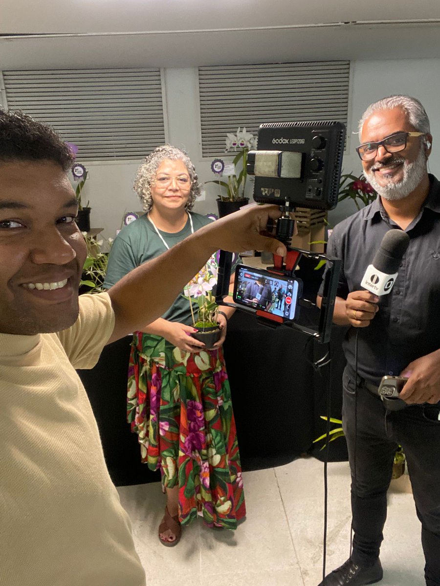 intertv_rj's tweet image. Bastidores do #inter1 na ativa! 👀 
Josué Amador nas imagens e Edson Araújo na reportagem. 🧡

#bastidores #intertvrj
