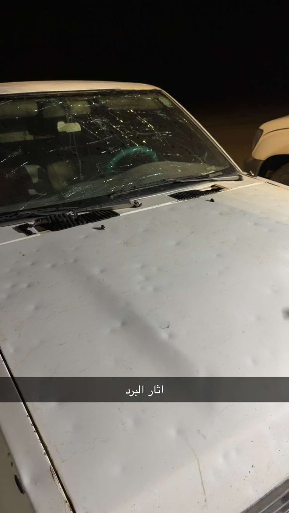 Arab_Storms's tweet image. 🚨تضررت عدة مركبات جرّاء بردية هائلة ضربت فردة شمال غرب عروى بمنطقة #الرياض 
#Hailstorm #SaudiArabia #WeatherNews #Riyadh