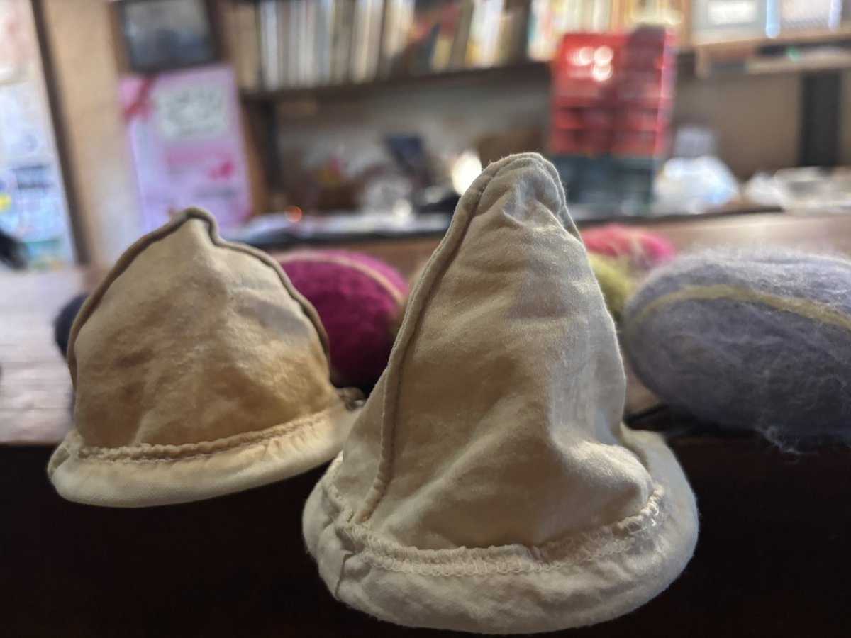 和歌山ニットと紀州ネルのコーヒーフィルター。素材はどちらも綿です。ニットに起毛をしたらどんな感じなのだろう。どちらいい感じにコーヒーが入るからいい感じです。