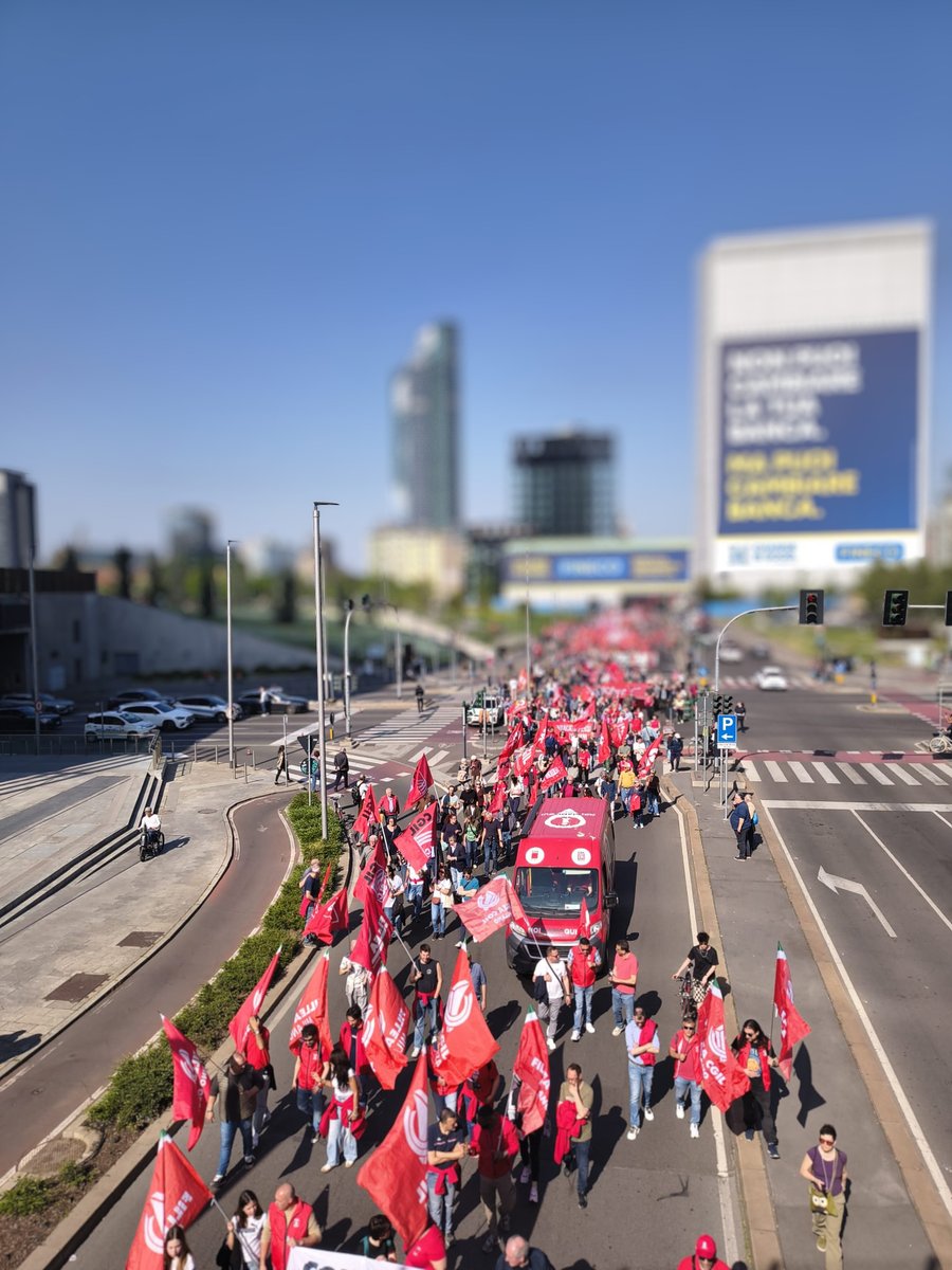 FpCgilLombardia's tweet photo. Per il diritto alla #salute. Per una #sanitàpubblica forte. Per il lavoro di chi cura e garantisce i servizi.
La #sanitàlombarda può e deve tornare a essere un bene pubblico. Vogliamo una sanità delle persone, non dei profitti.

#11aprile #lalombardiasicura #cgil #fpcgil https://t.co/n385AM93qS