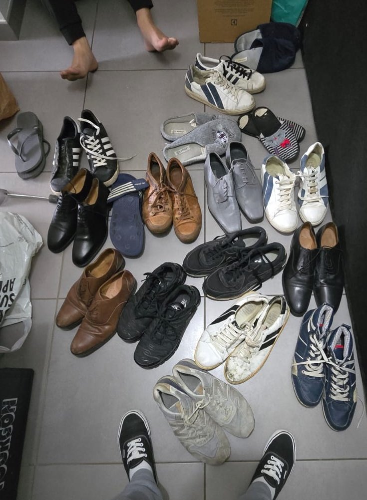 Barefoot slave tweet media