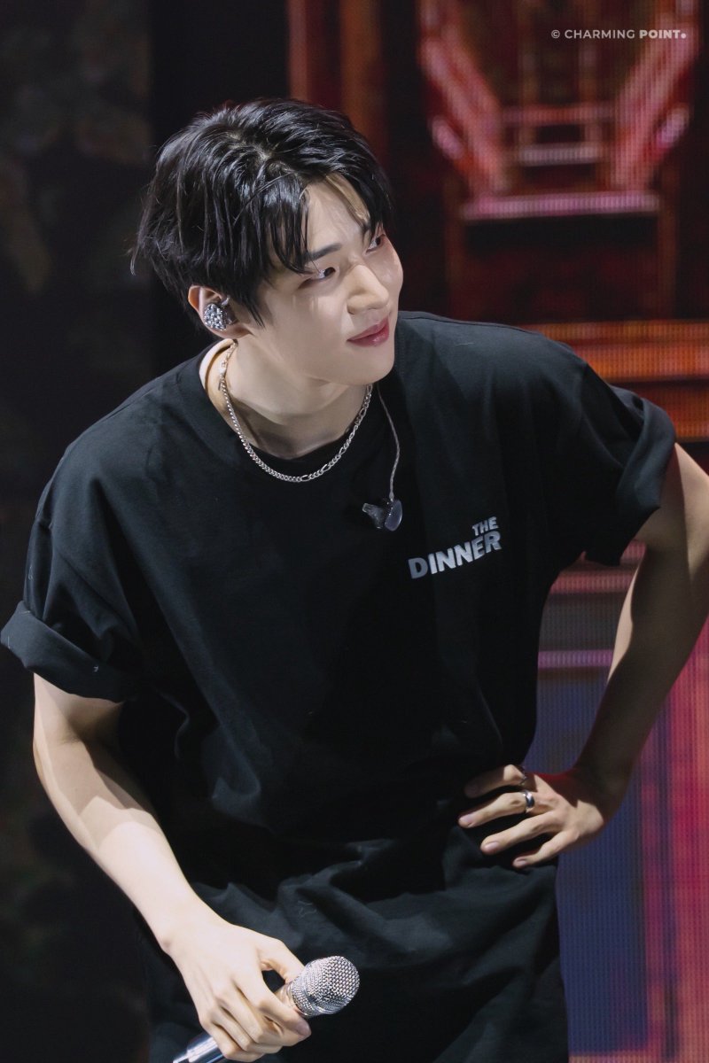 ᴄʜᴀʀᴍɪɴɢ ᴘᴏɪɴᴛ. tweet media